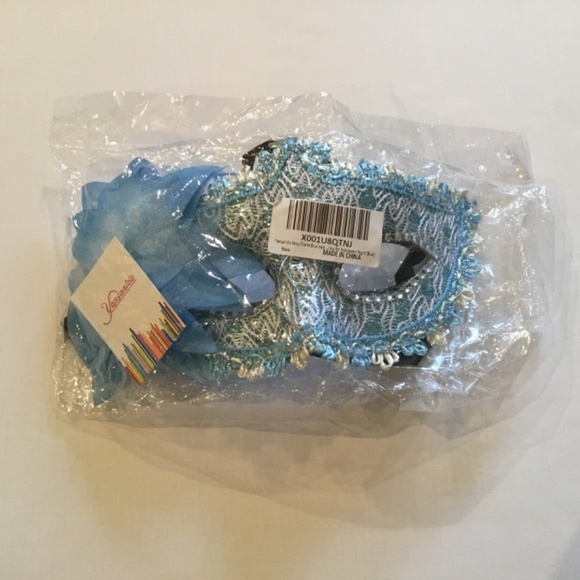 Women’s Masquerade Mask - Picture 3 of 3